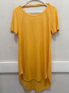 T.La Yellow Short Sleeve Tunic Top Size Small